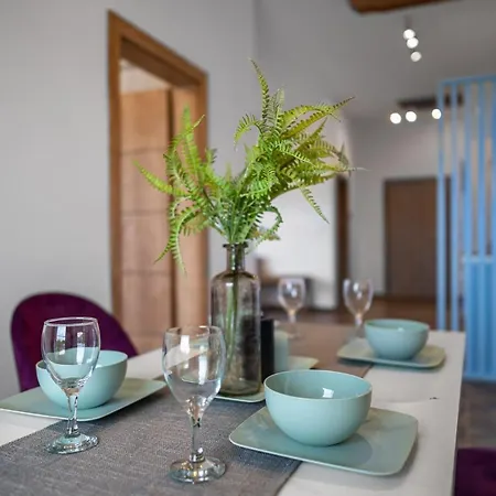 Apartamento Laskara Garden By Prague Forest - Free Parking - Dog Friendly - Remote Work Friendly