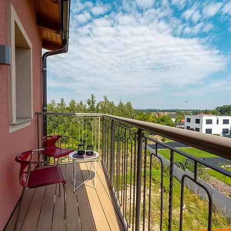 Apartamento Laskara Garden By Prague Forest - Free Parking - Dog Friendly - Remote Work Friendly