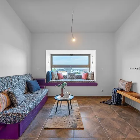Apartamento Laskara Garden By Prague Forest - Free Parking - Dog Friendly - Remote Work Friendly