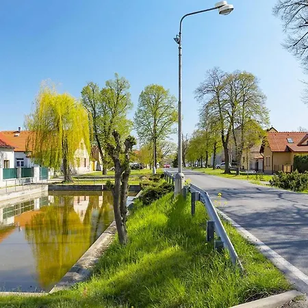 Apartment Laskara Garden By Prague Forest