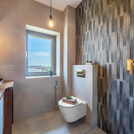 Laskara Garden By Prague Forest - Free Parking - Dog Friendly - Remote Work Friendly *