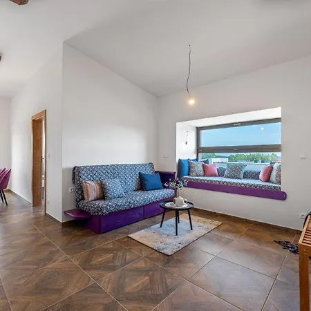 Laskara Garden By Prague Forest - Free Parking - Dog Friendly - Remote Work Friendly شقة *