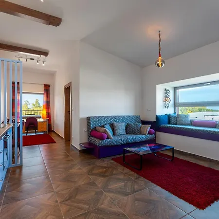 Laskara Garden By Prague Forest - Free Parking - Dog Friendly - Remote Work Friendly *