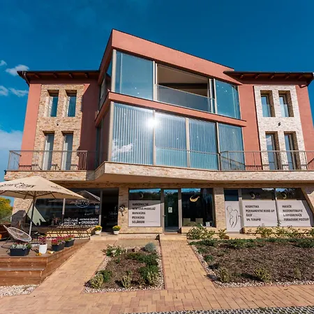 Laskara Garden By Prague Forest - Free Parking - Dog Friendly - Remote Work Friendly